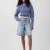 11" denimkorte broek met middelhoge taille en lang model