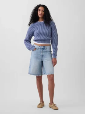11" denimkorte broek met middelhoge taille en lang model