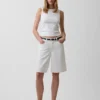11" denimkorte broek met middelhoge taille en lang model