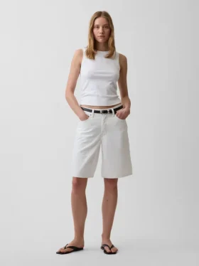 11" denimkorte broek met middelhoge taille en lang model