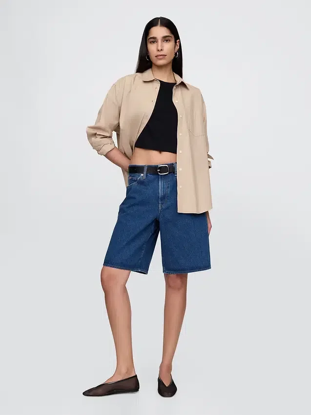 11" denimkorte broek met middelhoge taille en lang model