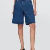 11" denimkorte broek met middelhoge taille en lang model