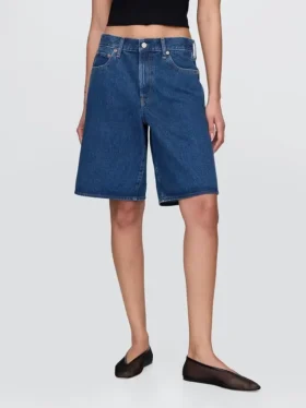 11″ denimkorte broek met middelhoge taille en lang model
