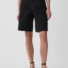 11" denimkorte broek met middelhoge taille en lang model