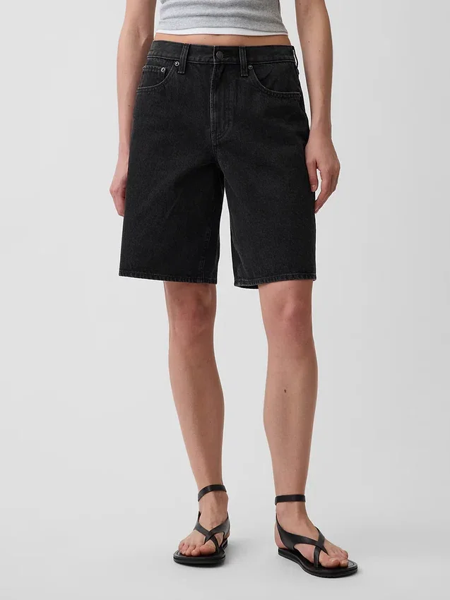 11" denimkorte broek met middelhoge taille en lang model