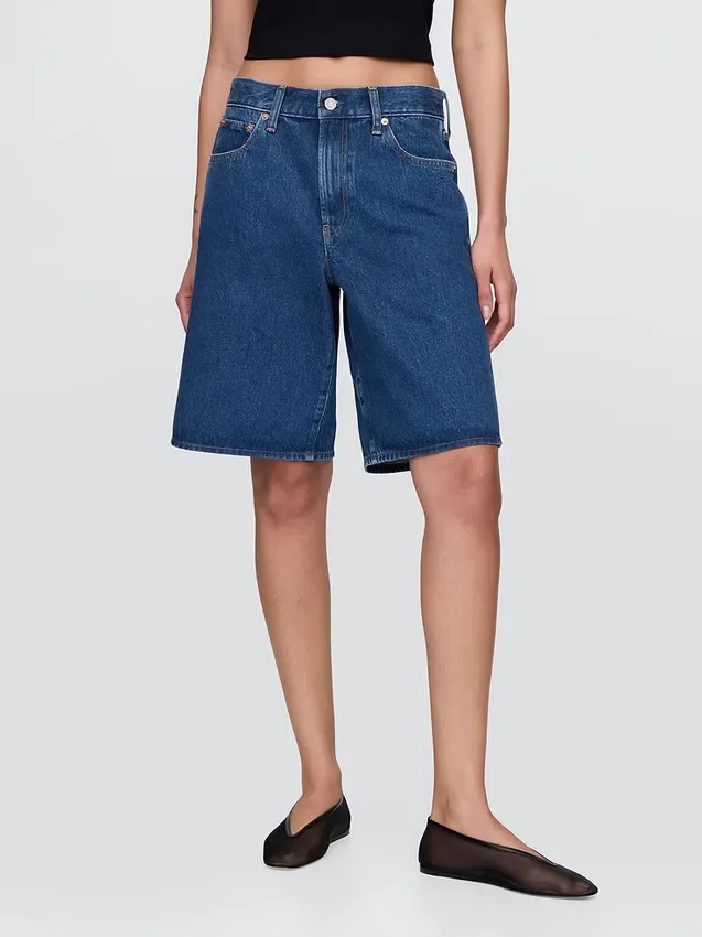 11" denimkorte broek met middelhoge taille en lang model