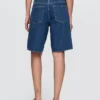 11" denimkorte broek met middelhoge taille en lang model