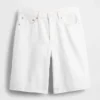11" denimkorte broek met middelhoge taille en lang model