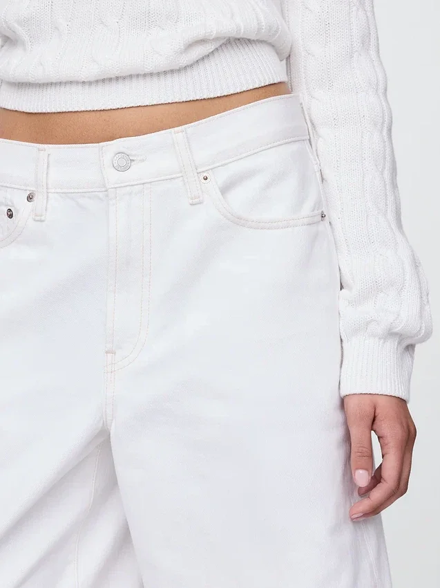 11" denimkorte broek met middelhoge taille en lang model