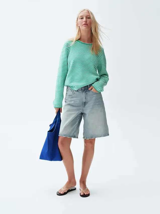 11" denimkorte broek met middelhoge taille en lang model