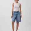 11" denimkorte broek met middelhoge taille, micro-riem en lang model