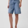 11" denimkorte broek met middelhoge taille, micro-riem en lang model