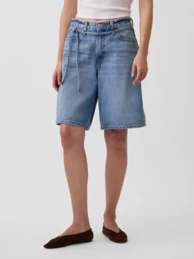 11″ denimkorte broek met middelhoge taille, micro-riem en lang model