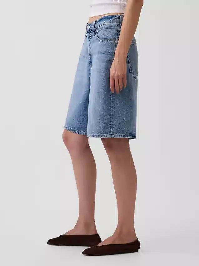 11" denimkorte broek met middelhoge taille, micro-riem en lang model