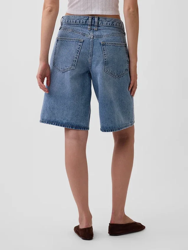 11" denimkorte broek met middelhoge taille, micro-riem en lang model