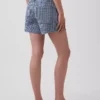 3,5" hoge taille, geruite, relaxte rechte korte broek van denim