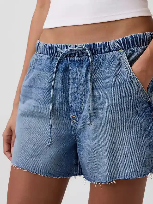 3,5” laaghangende, comfortabele denimkorte broek
