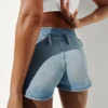 3" denimkorte broek met lage taille