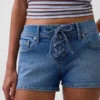 3" korte broek met lage taille en vetersluiting