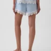 4" mid-rise korte broek van linnenmix met kanten rand