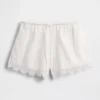 4" mid-rise korte broek van linnenmix met kanten rand