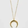 Admiral Row gouden halve maan ketting