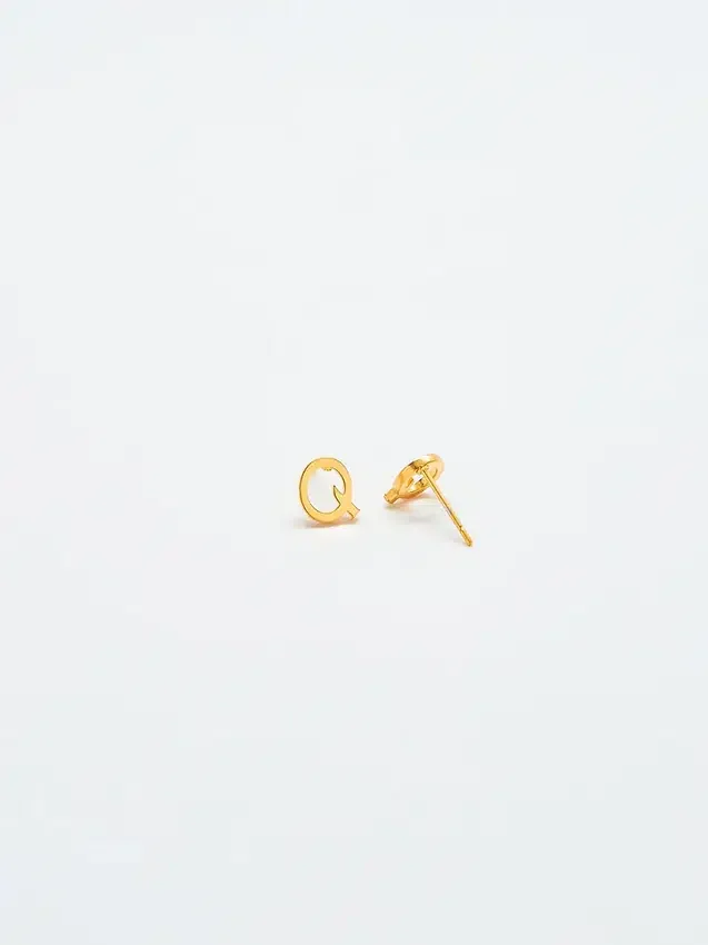 Admiral Row gouden initialenoorbellen