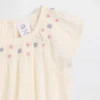 Baby-body met gesmokt bloemenpatroon