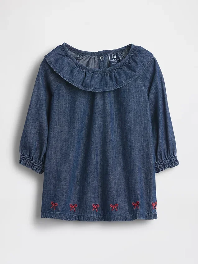 Baby-denimjurk met ruches aan de kraag