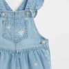 Baby-overall van denim met geborduurde bloemen