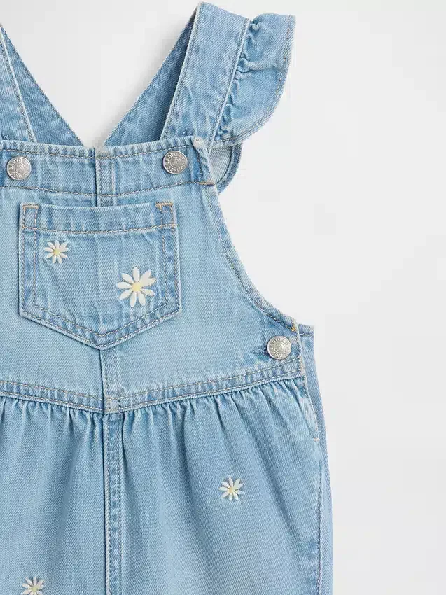 Baby-overall van denim met geborduurde bloemen