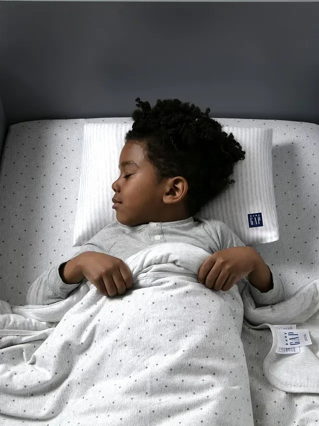 babyGap-peuterkussen met 2 verkoelende hoezen