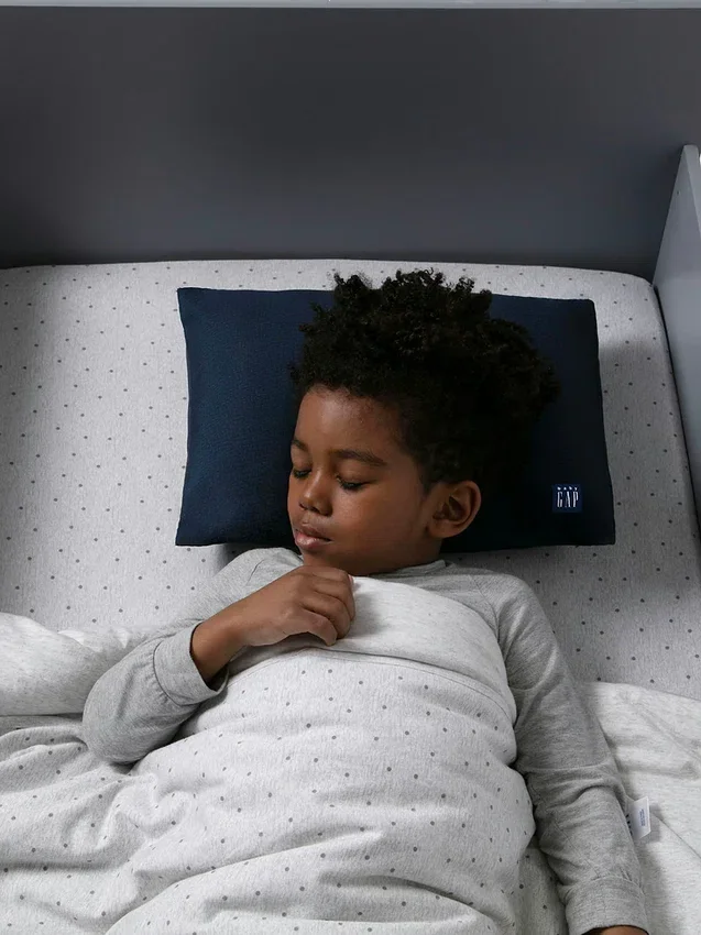 babyGap-peuterkussen van traagschuim met 2 verkoelende hoezen
