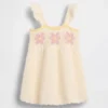 Babyjurk met gehaakte bloemen