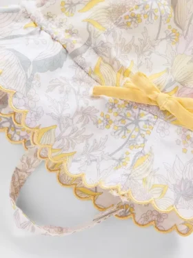 Babyzonnehoedje met bloemenprint