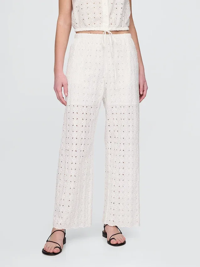Broek met middelhoge taille, oogjes en wijde pijpen