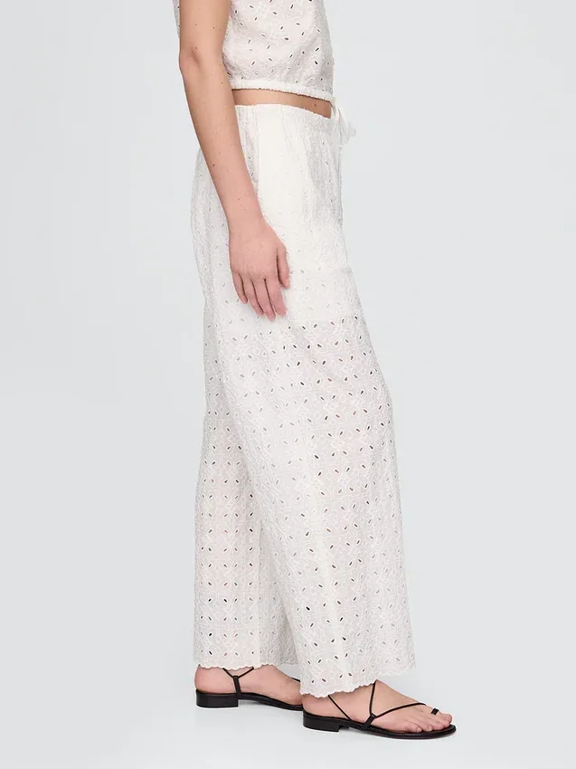 Broek met middelhoge taille, oogjes en wijde pijpen