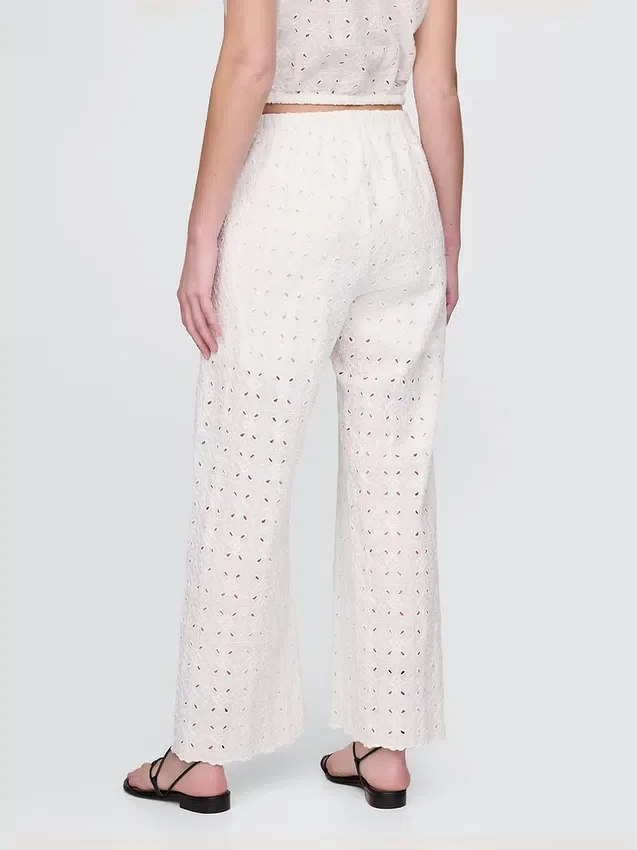 Broek met middelhoge taille, oogjes en wijde pijpen