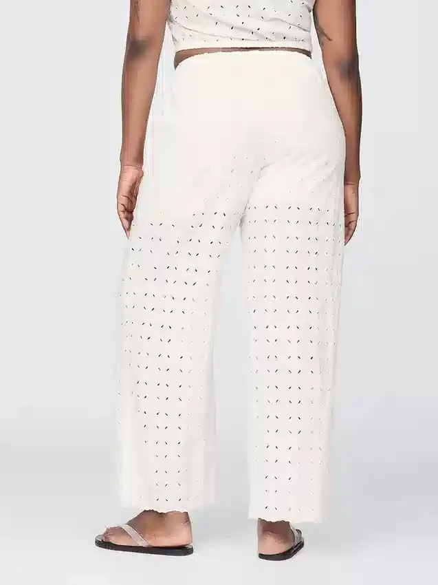 Broek met middelhoge taille, oogjes en wijde pijpen