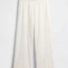 Broek met middelhoge taille, oogjes en wijde pijpen