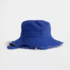 Buckethoed met gerafelde rand