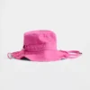 Buckethoed met gerafelde rand