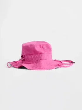 Buckethoed met gerafelde rand