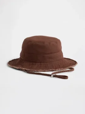 Buckethoed met gerafelde rand