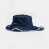 Buckethoed met gerafelde rand