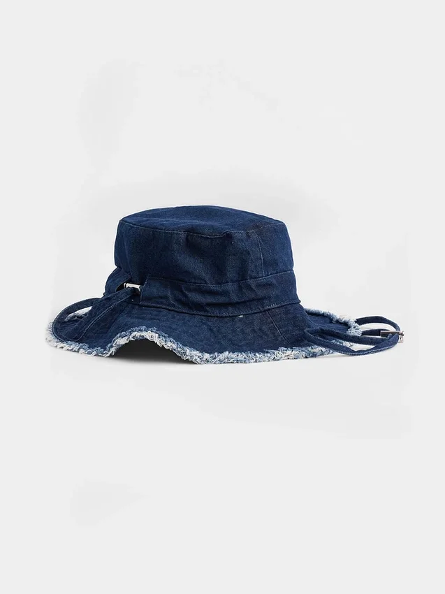 Buckethoed met gerafelde rand