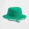Buckethoed met gerafelde rand