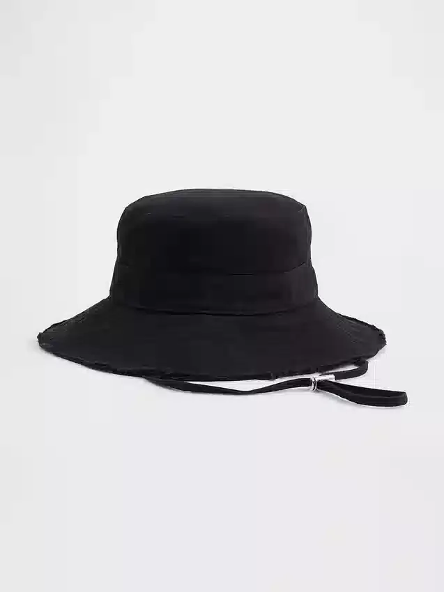 Buckethoed met gerafelde rand
