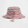 Buckethoed met gerafelde rand