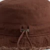 Buckethoed met gerafelde rand